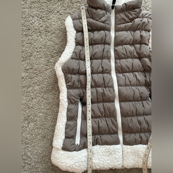 Calvin Klein Performance Sherpa lined puffer vest size - Picture 4 of 7